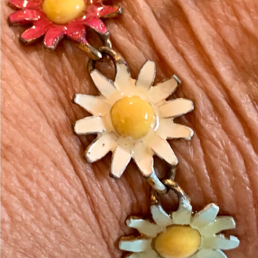 Retro daisy bracelet